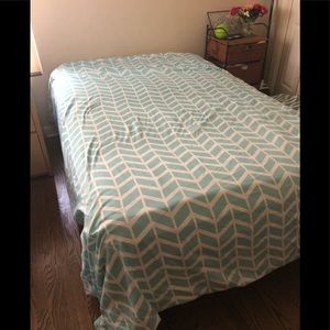 Full Size Bedding & 2 Pillow Shams